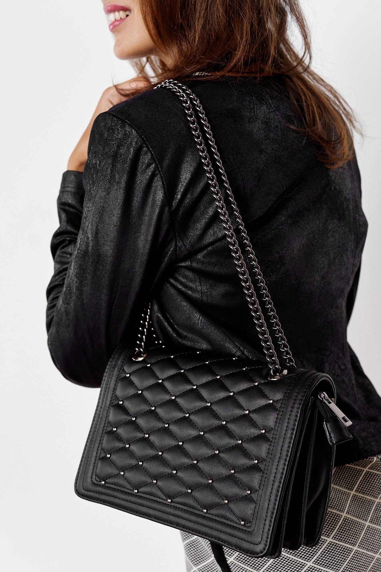 Schoudertas 'VISTA' - met studs & rode voering jvrmonkeydesign