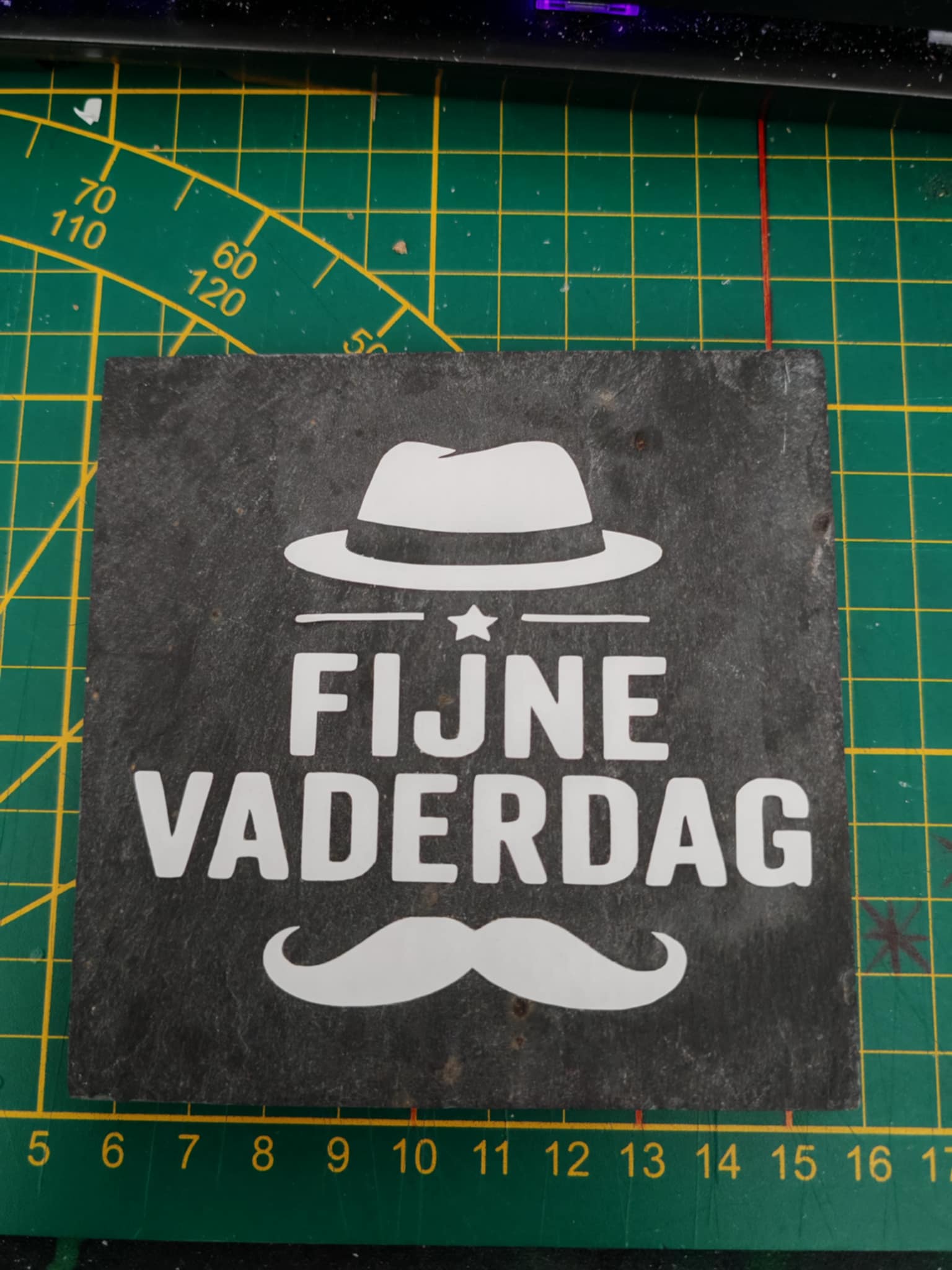 Vaderdag Onderlegger – bestickerde Leisteen