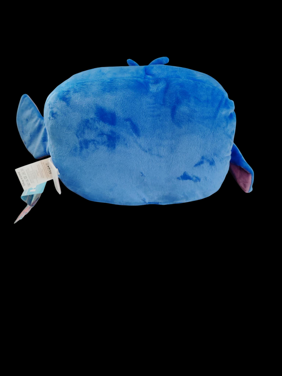 Achterzijde van blauw pluche Stitch kussen – zachte stof en Disney-label zichtbaar