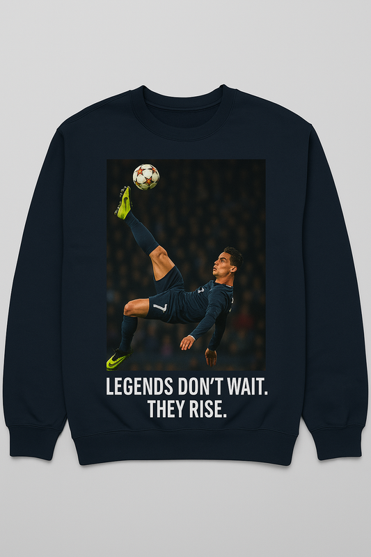 ⚽ “Legends Don’t Wait. They Rise.” Sweater – Voor wie hoger mikt